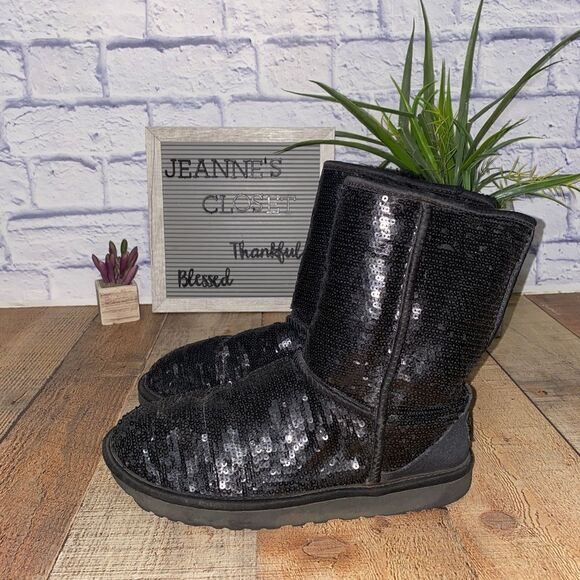 Ugg short black sequin boots with flaw - Picture 1 of 13